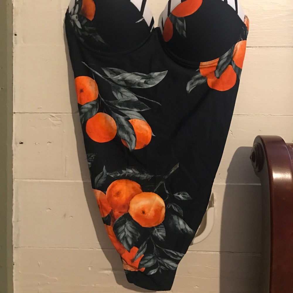 New Cupshe one piece swim suit. Original package - Picture 5 of 8